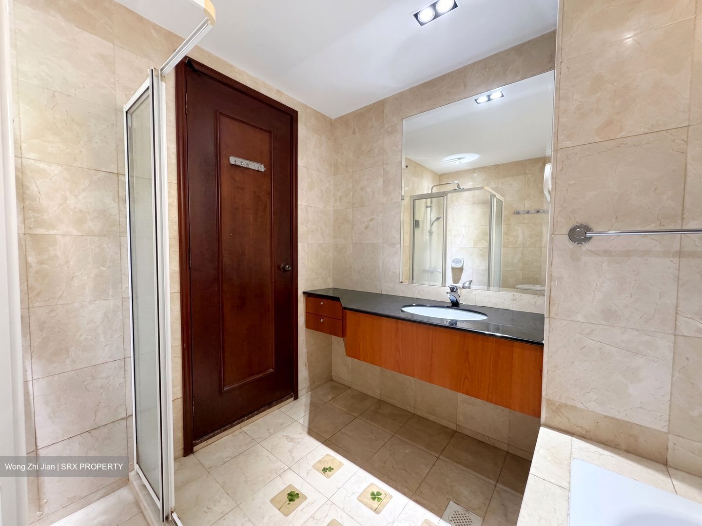 Seletaris (D27), Condominium #570434861
